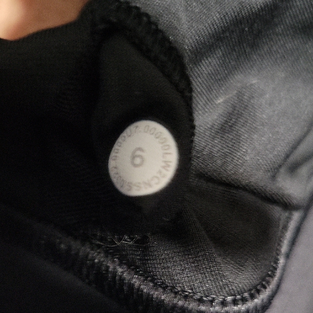 lululemon athletica Black Crop Top - Picture 3 of 3